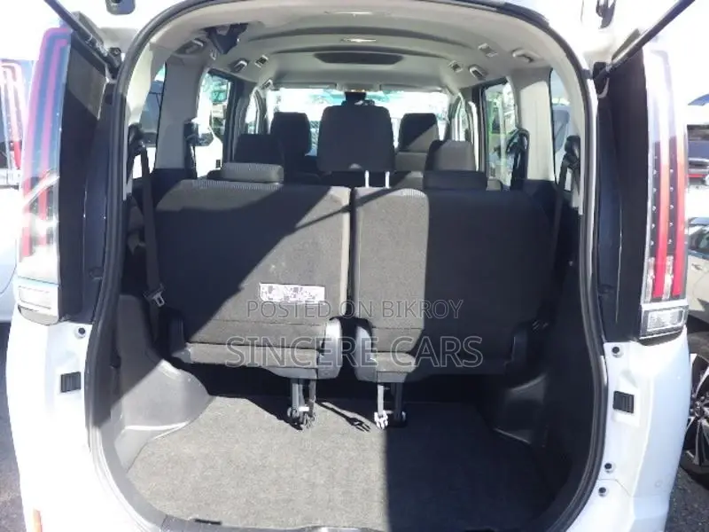 Toyota Noah X NON HYB 2DR PWR 2021