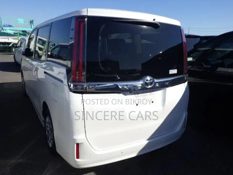 Toyota Noah X NON HYB 2DR PWR 2021