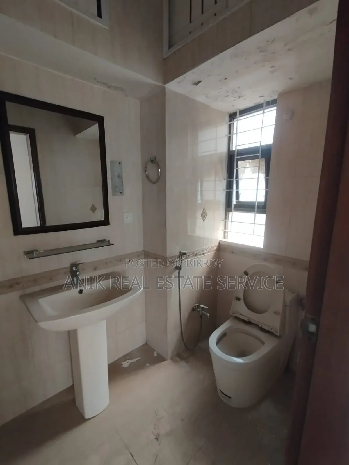 গুলশানে ভালো মানের ৪ বেডরুমের আনফার্নিশড ফ্ল্যাট ভাড়া