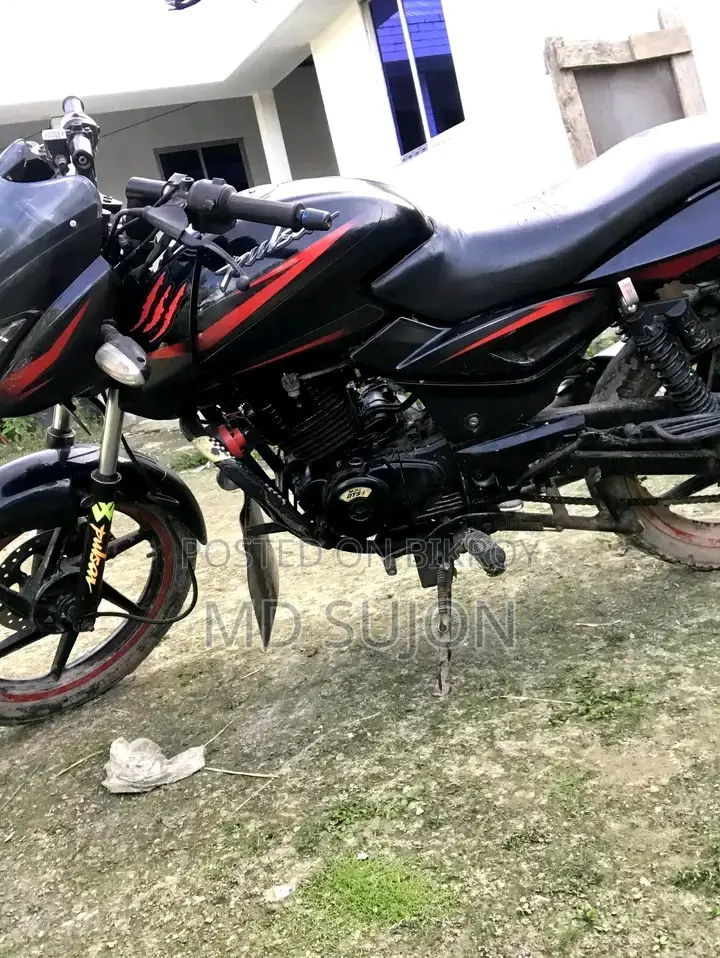 Bajaj Pulsar 150 . 2017