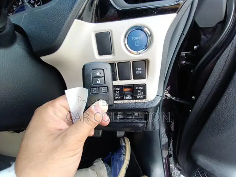 Toyota Noah G Hybrid Black 2021