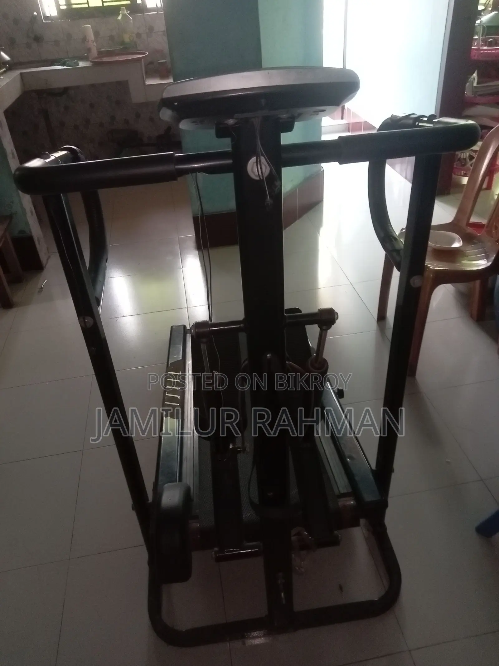 একটি পুরাতন ম্যানুয়াল ট্রেডমিল বিক্রি করতে চাচ্ছি