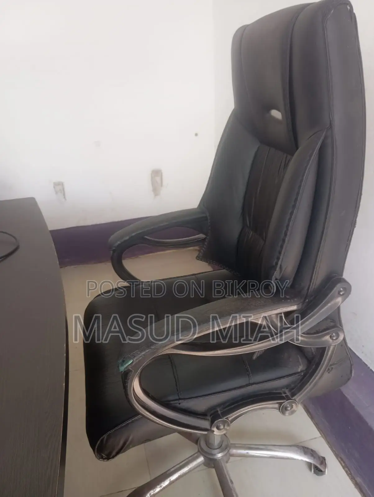 Comfortable Revolving Chair for Office and Home