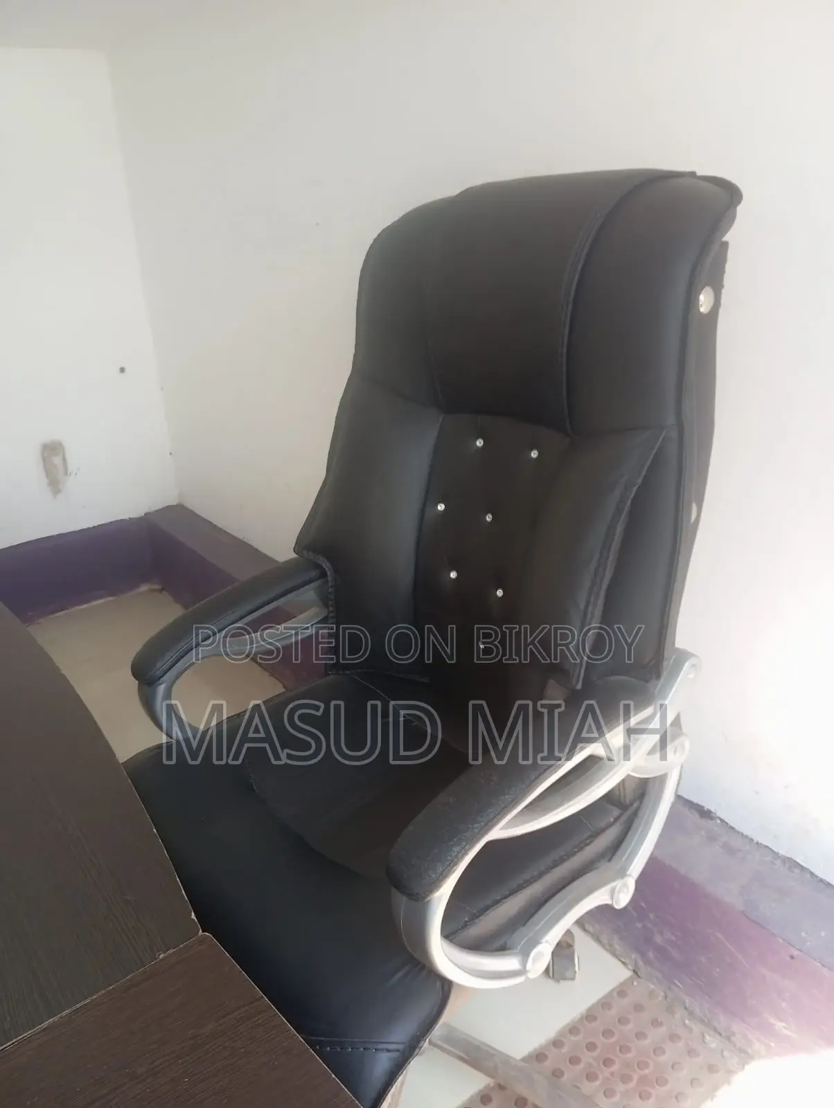 Comfortable Revolving Chair for Office and Home