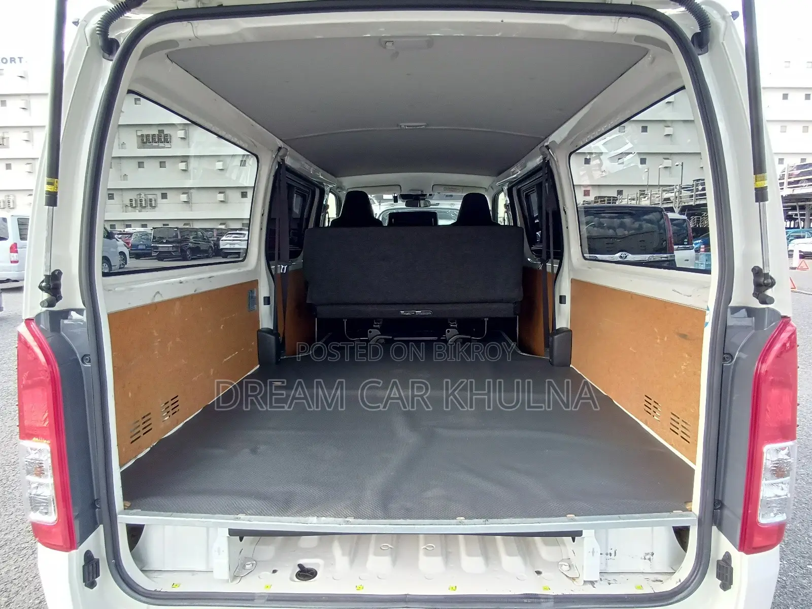 Toyota Hiace Ambulance GL 2020
