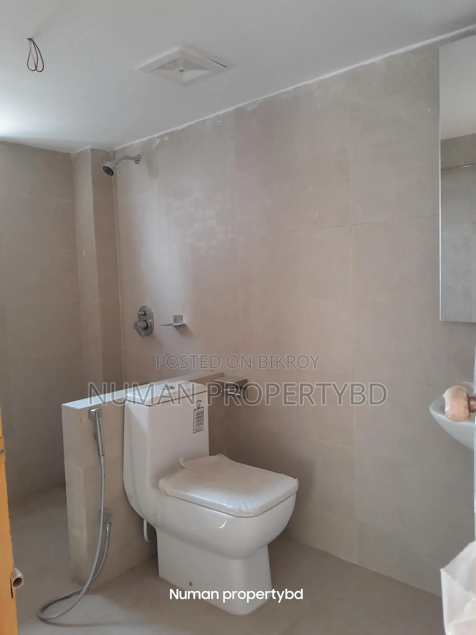1400sq New Luxury Semi Furnished Flat Rent