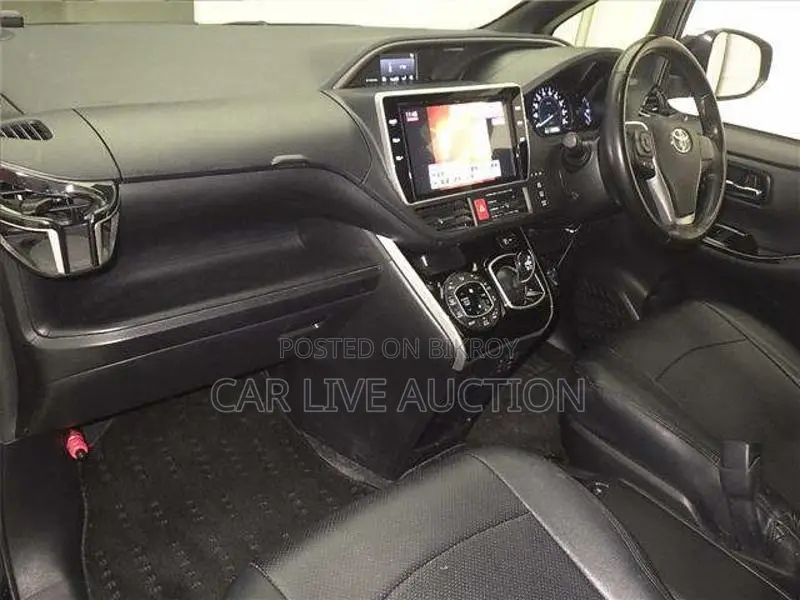 Toyota Voxy hybrid 2021