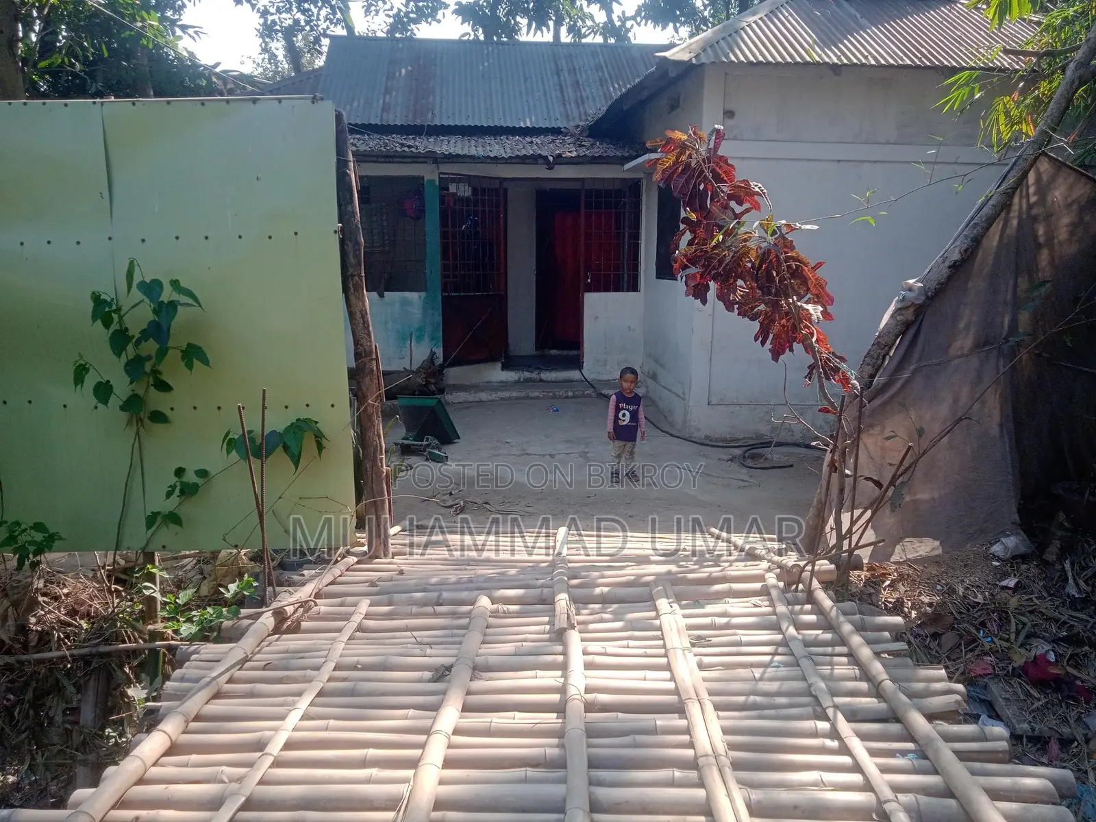 তিন শেড বসত বাড়ি বিক্রি হবে