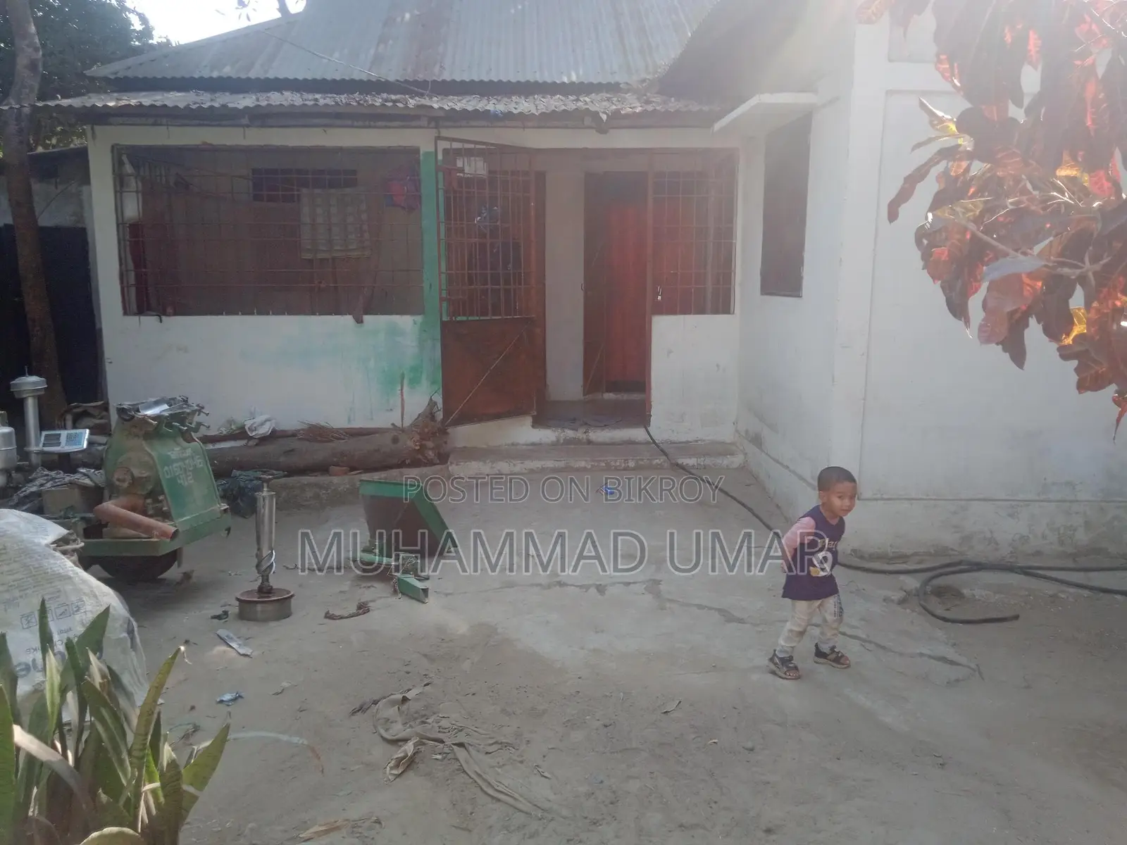 তিন শেড বসত বাড়ি বিক্রি হবে