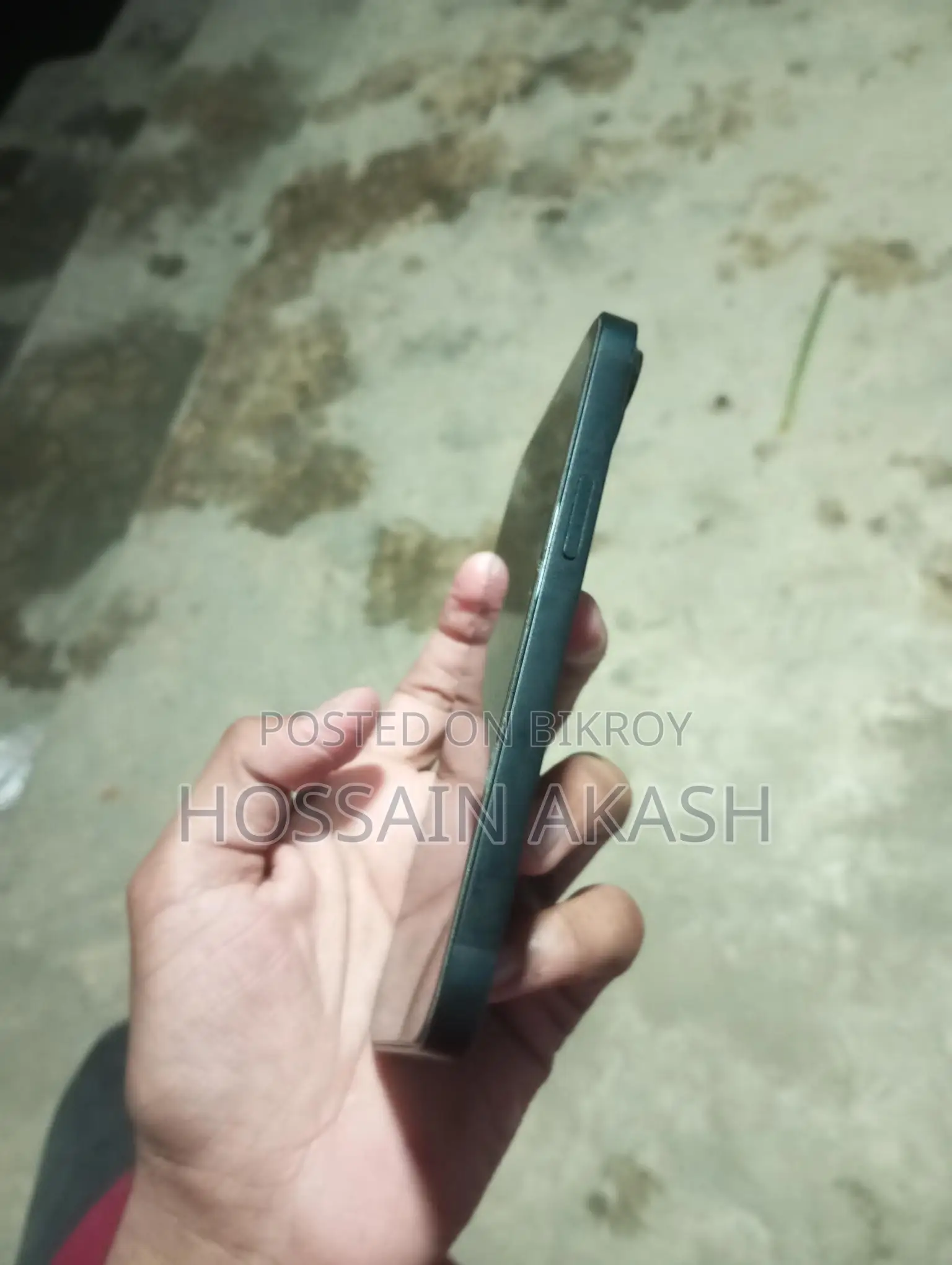 Apple iPhone 13 . (Used)