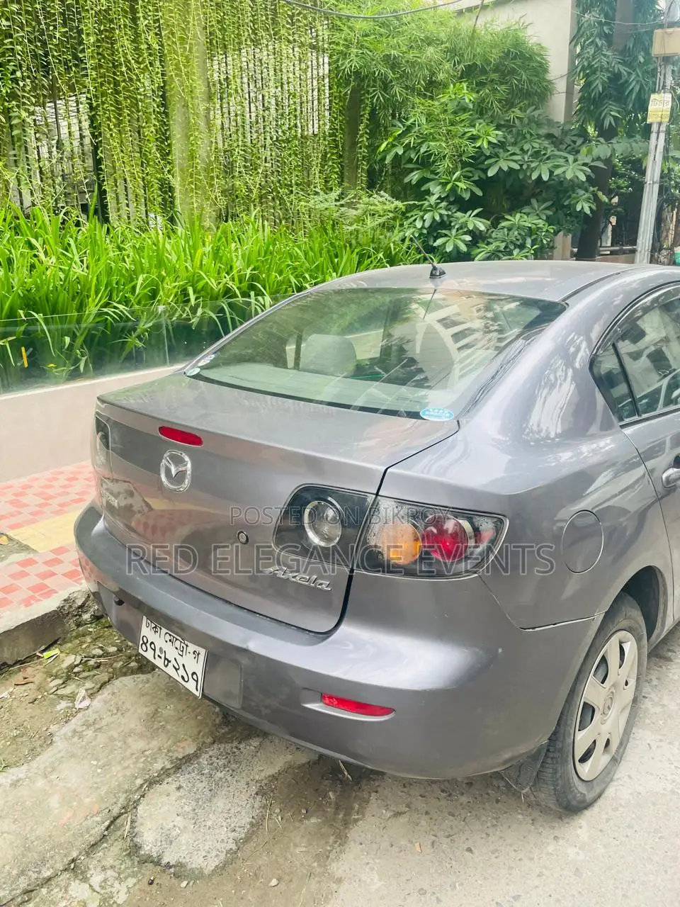 Mazda Axela . 2005