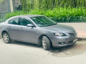 Mazda Axela . 2005