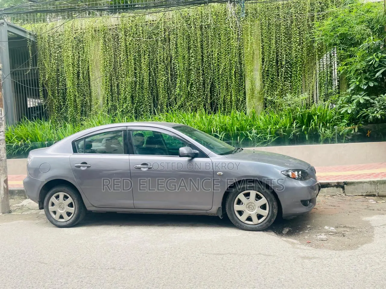 Mazda Axela . 2005