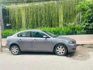 Mazda Axela . 2005