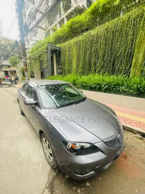 Mazda Axela . 2005