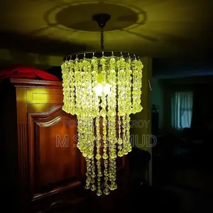 রাজকীয় ক্রিস্টাল ঝাড়বাতি