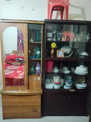 Used old dressing table and showcase for sale