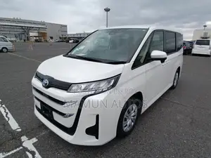 Toyota Noah X SMART HB PEARL 2022