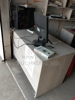 Shop Cash Table