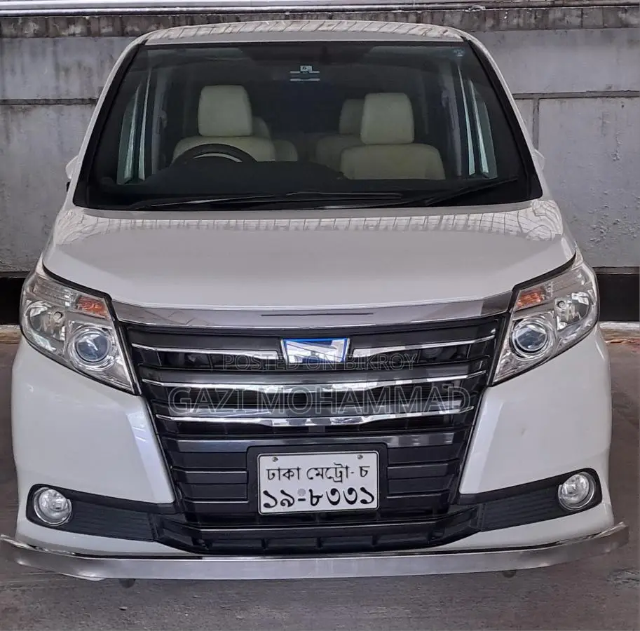 Toyota Noah G 2014