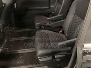 Toyota Voxy hybrid 2022