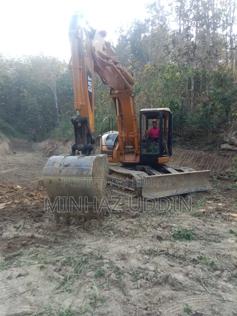 CAT 313b & Mitsubishi ME 40 excavator for sale