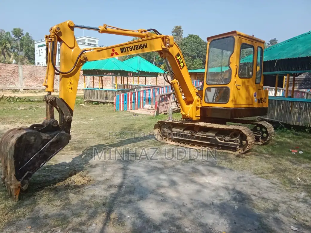 CAT 313b & Mitsubishi ME 40 excavator for sale