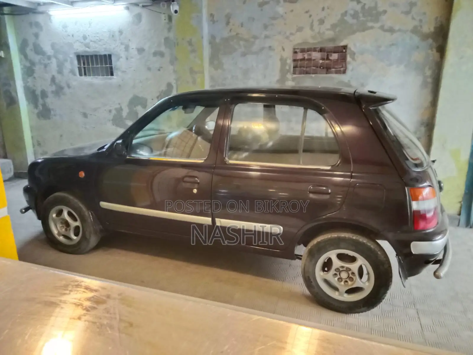 Nissan March 1996 Red