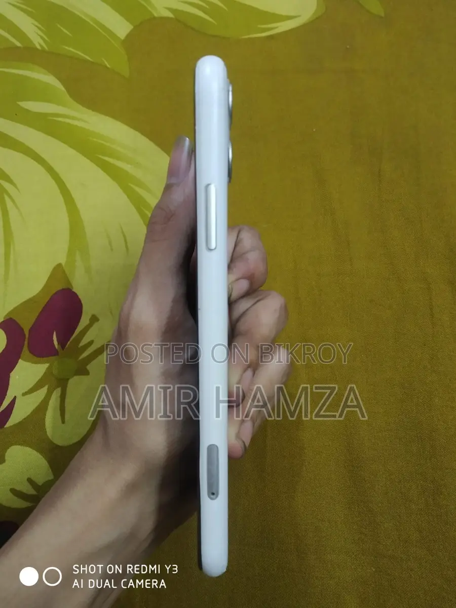 Apple iPhone 11 (Used)