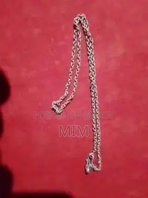 ৮ আনা আছে এ রুপার চেনটি বিক্রি করা হবে