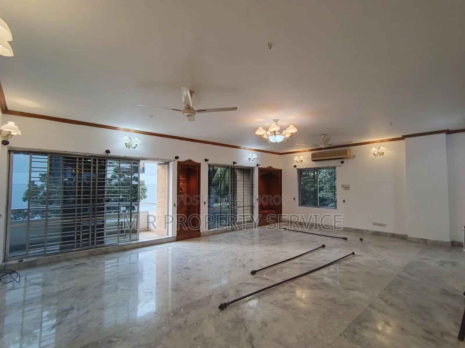 গুলশানে ৬০০০ বর্গফুটের বিলাসবহুল সেমি-ফার্নিশড অ্যাপার্টমেন্ট ভাড়া