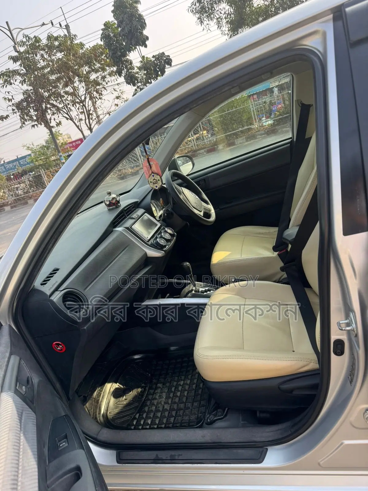 Toyota Fielder silver 2012