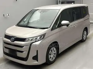 Toyota Noah HYBRID X 2022