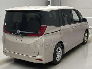 Toyota Noah HYBRID X 2022
