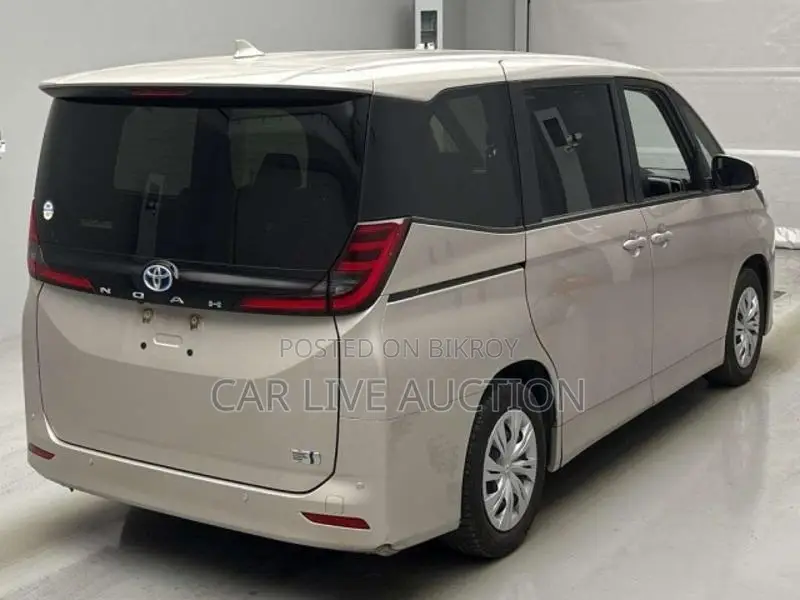 Toyota Noah HYBRID X 2022