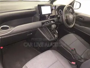 Toyota Noah HYBRID X 2022