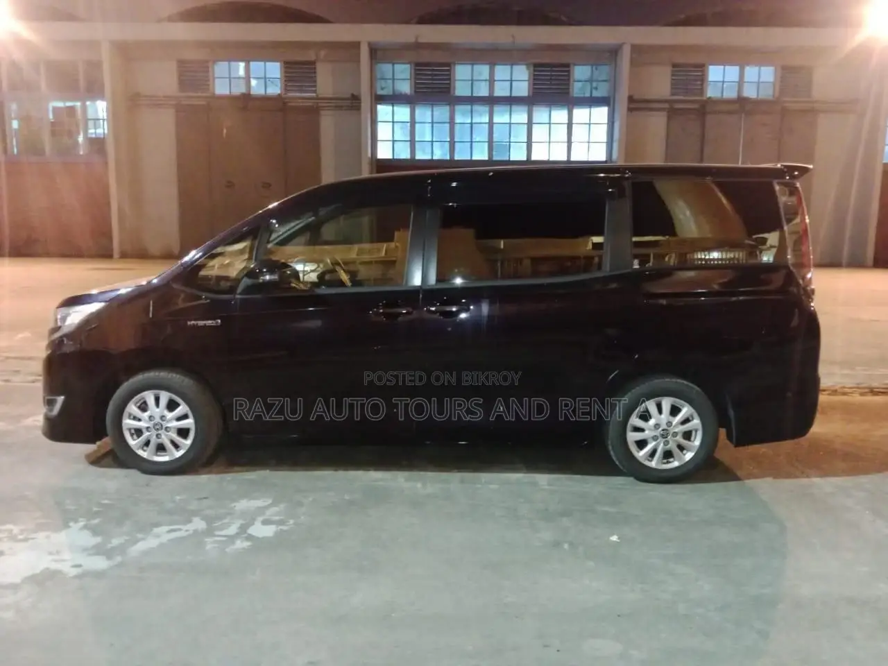 Esquire Hybrid Noah For Rent