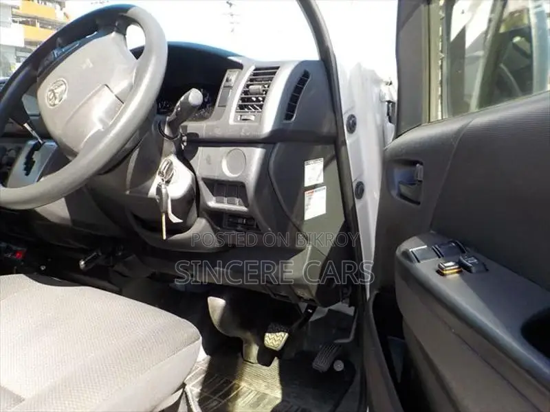 Toyota Hiace Ambulance 5Door 2020