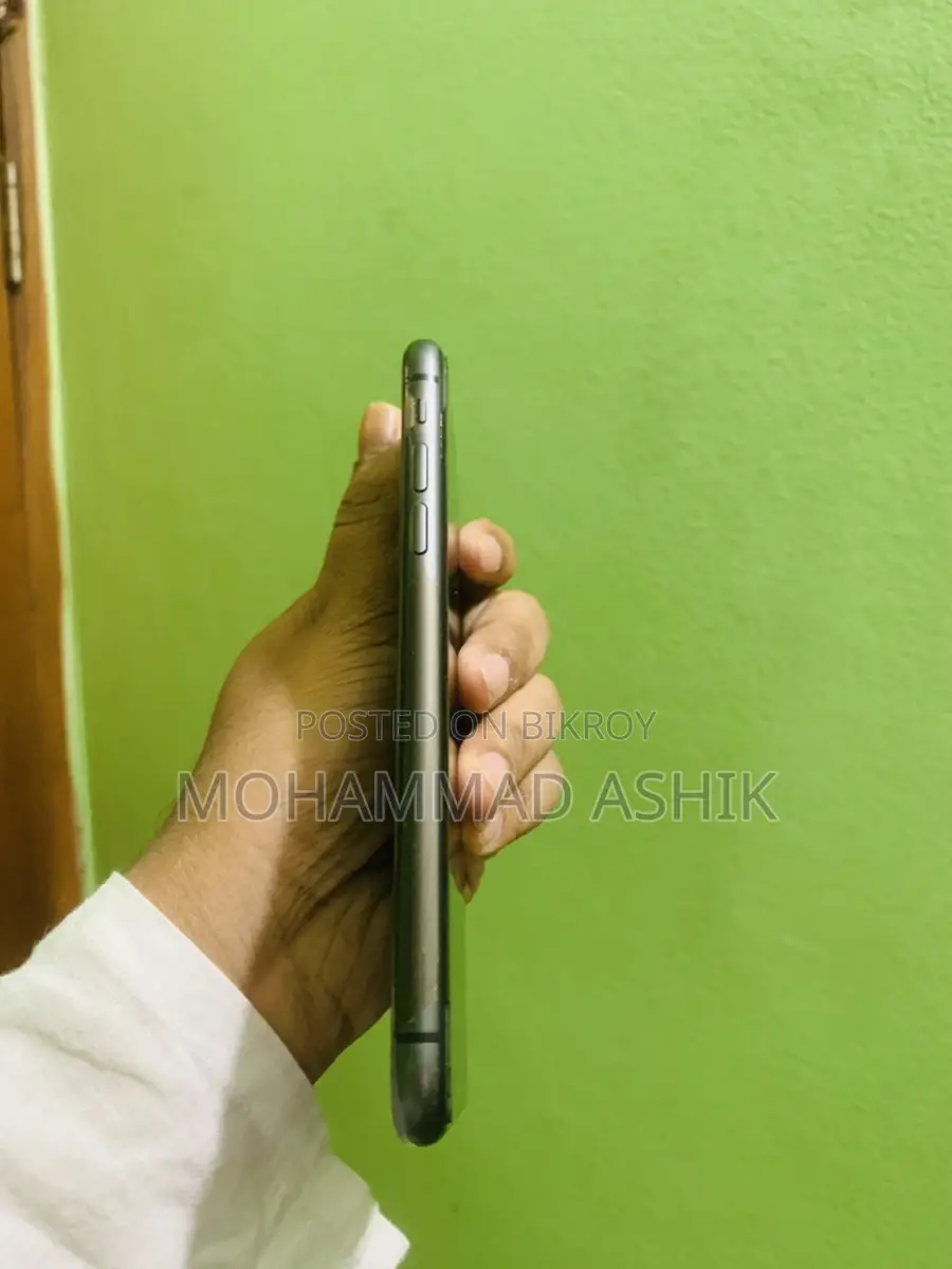 Apple iPhone 11 (Used)