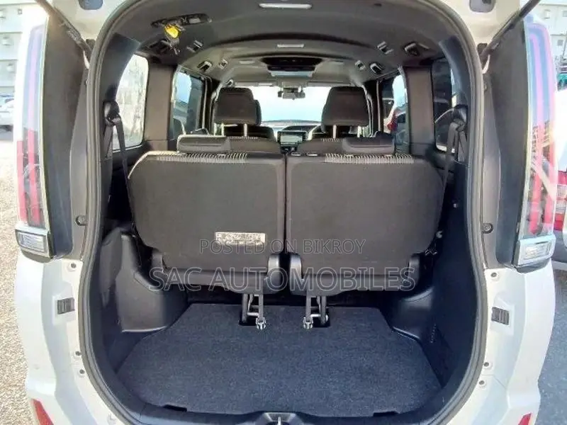 Toyota Noah SI WXB edition Hyb 2020
