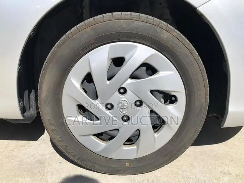 Toyota Axio HYBRID 2021