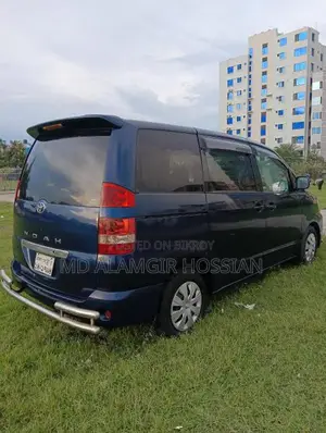 Toyota Noah 2003