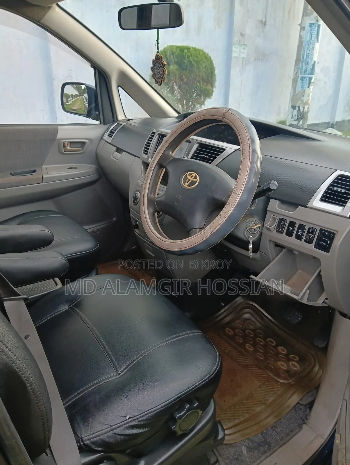 Toyota Noah 2003