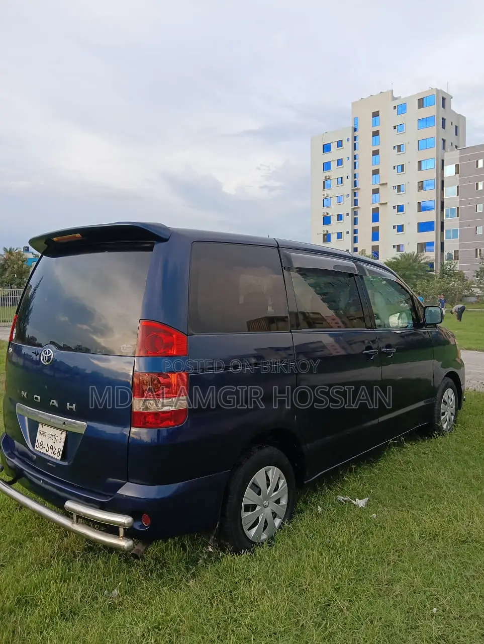 Toyota Noah 2003