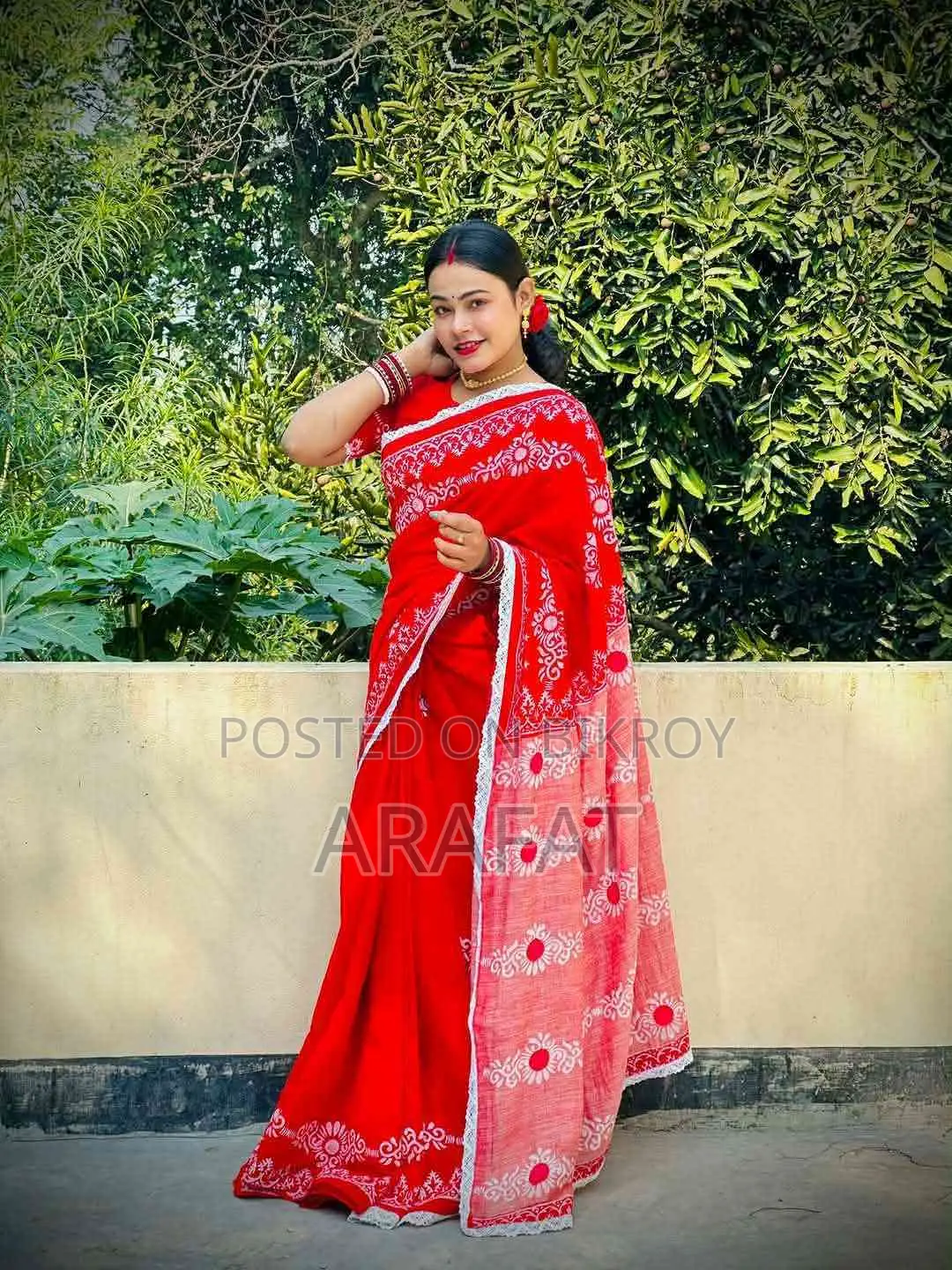 Lace-trimmed Saree