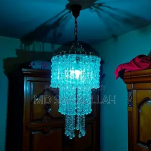 রাজকীয় ক্রিস্টাল ঝাড়বাতি
