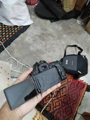 200d + kit lens in excellent condition, urgent sale