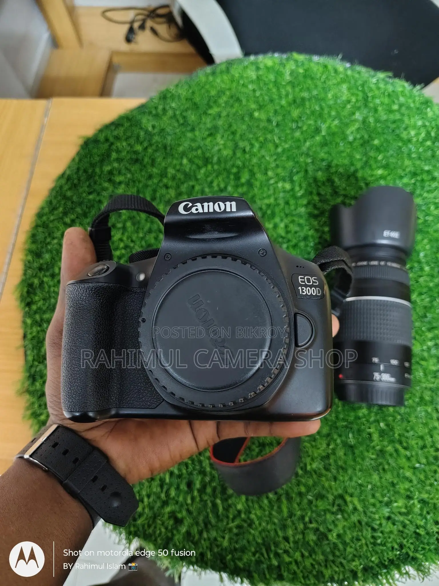 Canon 1300D with 75-300 zoom lens, like new condition