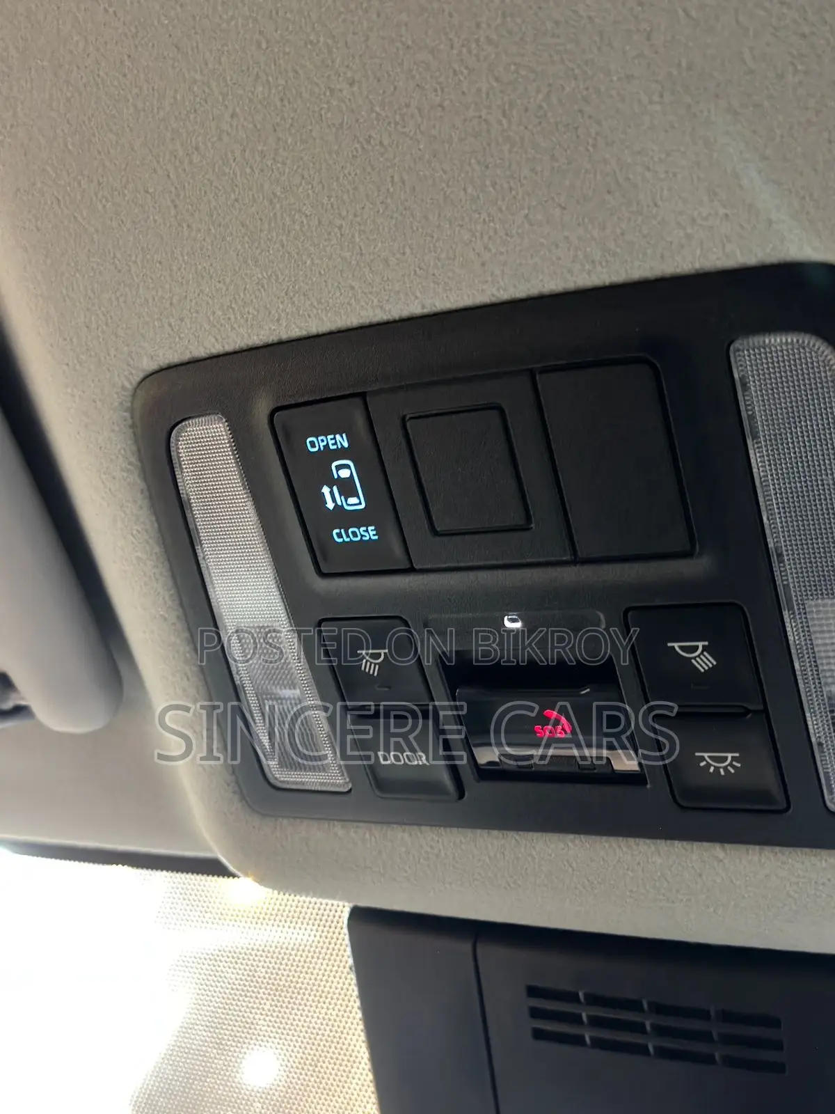 Toyota Noah HYBRID 62000KM 2022