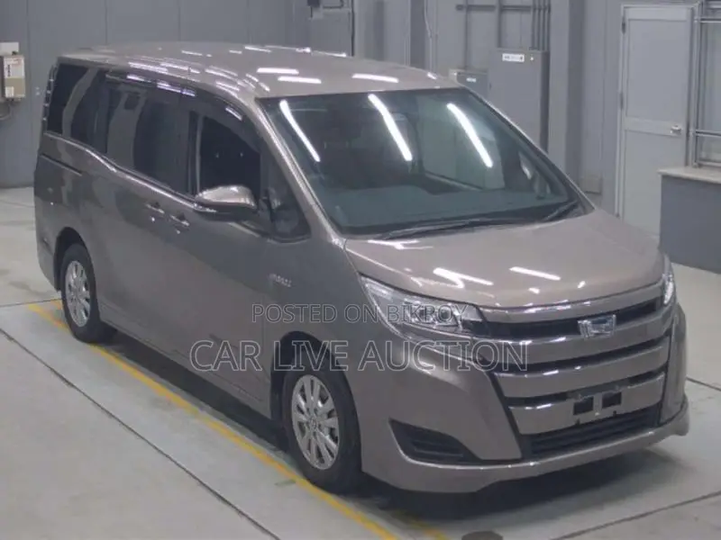 Toyota Noah Hybrid 2021